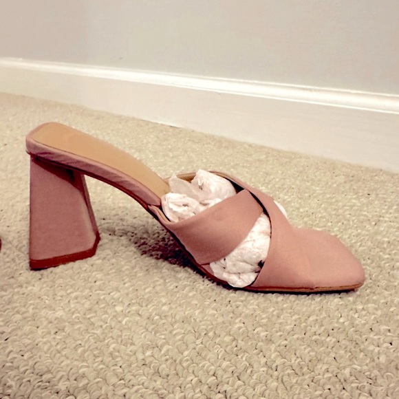 ZARA HEELED CROSSED STRAP BLOCK SANDALS, Size: US 5, Beige Mauve - Picture 5 of 8